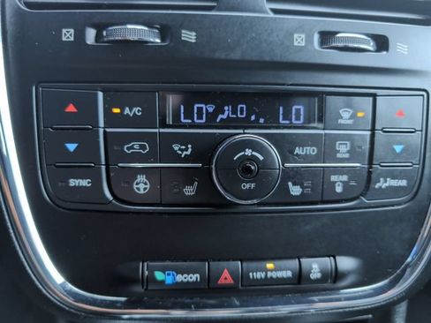 Used 2013 Dodge Grand Caravan R/T w/ Driver Convenience Group FWD image 18