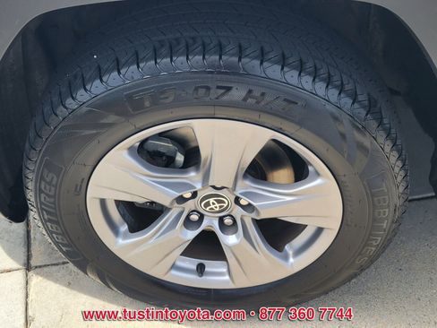 Used 2022 Toyota RAV4 XLE w/ Convenience Package image 9