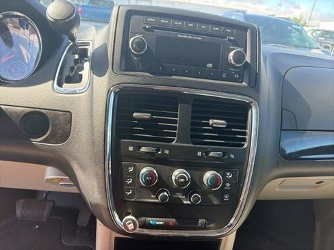 Used 2013 Dodge Grand Caravan SXT FWD image 11