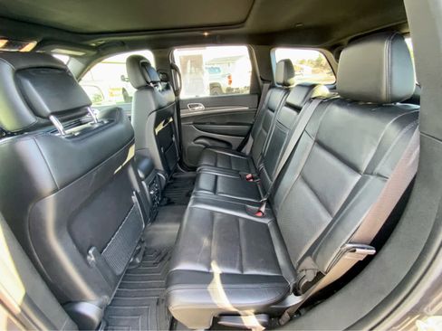 Used 2021 Jeep Grand Cherokee Limited w/ Luxury Group II image 24