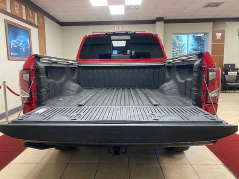 Used 2021 Nissan Titan PRO-4X w/ Pro-4x Convenience Package image 9