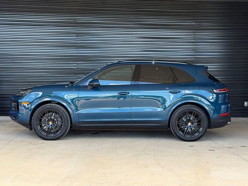 Certified 2025 Porsche Cayenne E-Hybrid AWD/4WD image 2