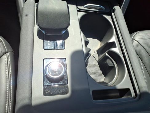 Used 2025 Land Rover Discovery Dynamic SE image 24