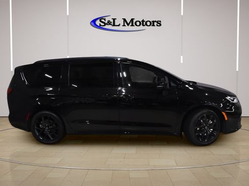 New 2026 Chrysler Pacifica Select w/ S Appearance Package FWD image 7