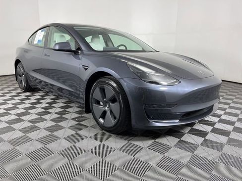 Used 2023 Tesla Model 3 Standard Range image 2