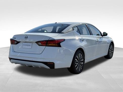Used 2025 Nissan Altima 2.5 SV FWD image 26