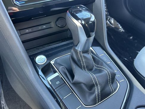 New 2026 Volkswagen Taos SE FWD image 26