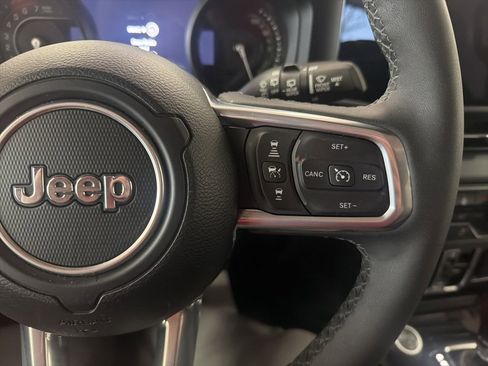 Certified 2025 Jeep Wrangler Unlimited Sahara AWD/4WD image 9