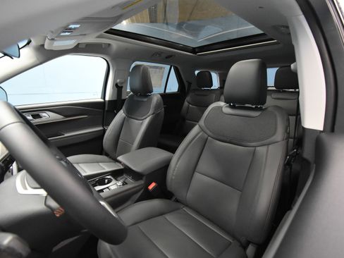 New 2026 Ford Explorer Active w/ Active Comfort Package image 20
