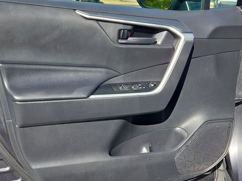 Used 2021 Toyota RAV4 LE image 13