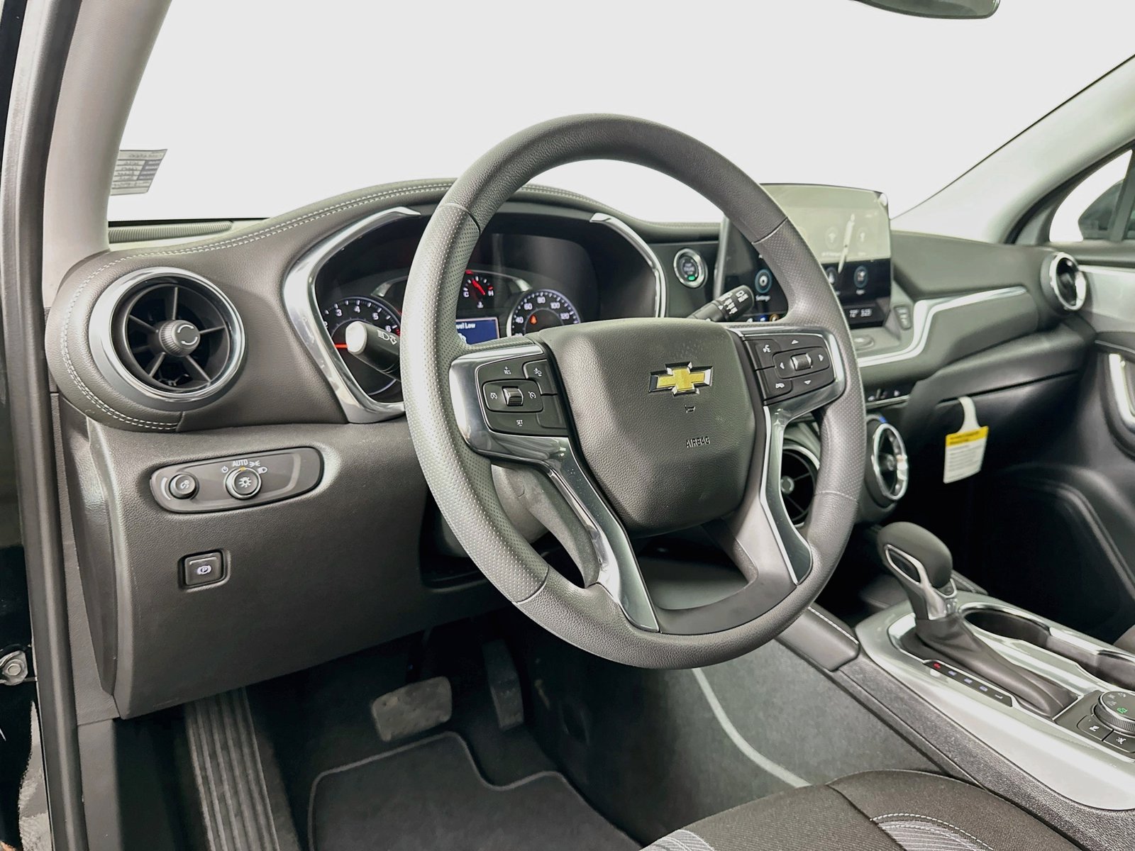 New 2026 Chevrolet Blazer LT w/ Midnight/Sport Edition AWD/4WD image 9