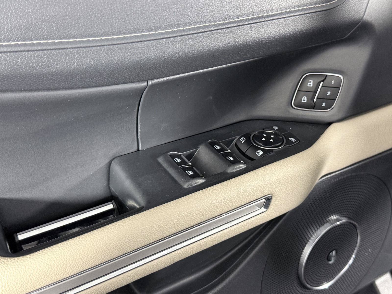 Used 2023 Ford Expedition Limited AWD/4WD image 19