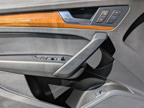 Used 2024 Audi Q5 2.0T Premium image 27