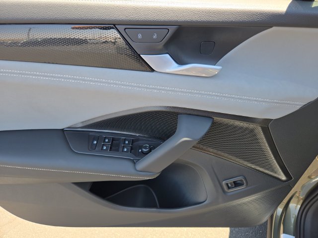 New 2026 Volkswagen Tiguan SE R-Line FWD image 10