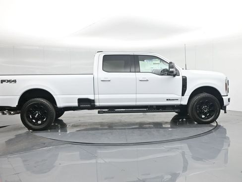 New 2026 Ford F250 Lariat w/ Black Appearance Package image 31