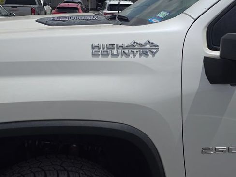 Used 2023 Chevrolet Silverado 2500 High Country w/ Technology Package AWD/4WD image 10