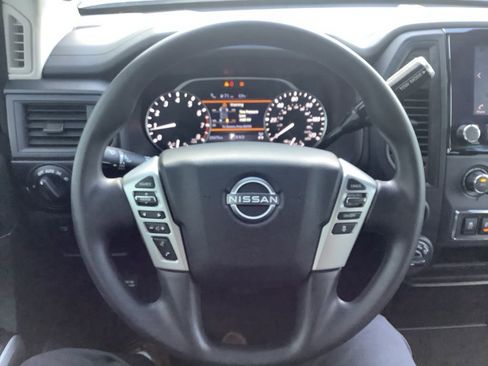 Used 2024 Nissan Titan SV image 17