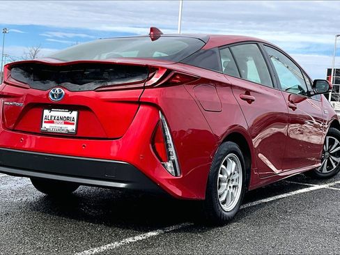 Used 2017 Toyota Prius Prime Advanced image 12