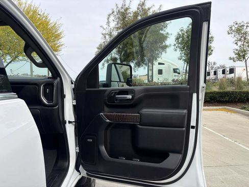 Used 2023 GMC Sierra 3500 Denali w/ Technology Package AWD/4WD image 15