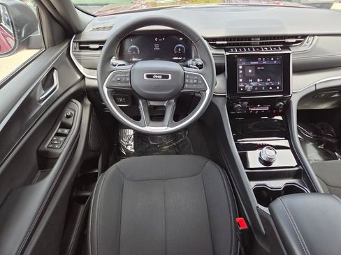 Used 2024 Jeep Grand Cherokee Laredo RWD image 20