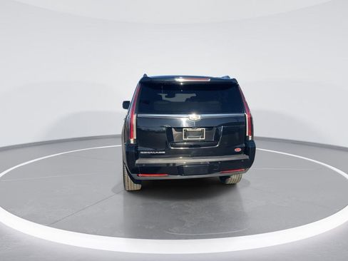Used 2017 Cadillac Escalade Luxury image 7
