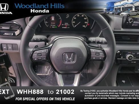 Used 2025 Honda Pilot Touring image 10