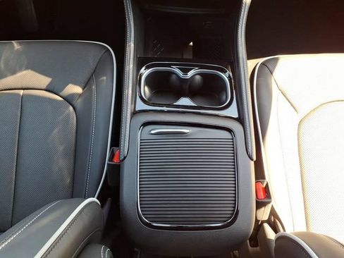 New 2027 Chrysler Pacifica Limited w/ S Appearance Package FWD image 27