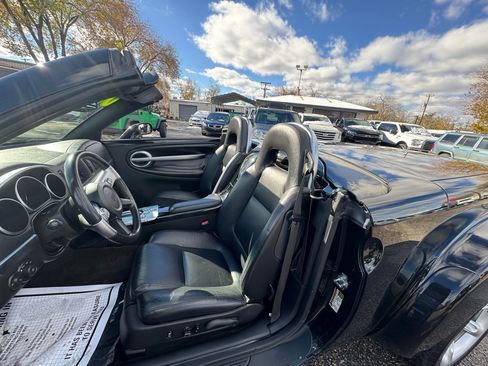 Used 2004 Chevrolet SSR w/ Preferred Equipment Group image 26