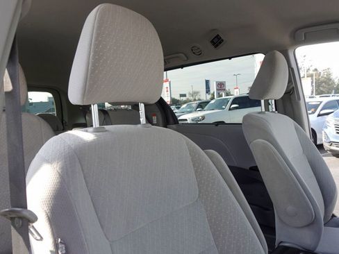 Certified 2019 Toyota Sienna LE image 15
