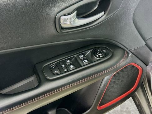 Used 2018 Jeep Compass Trailhawk w/ Navigation Group image 19