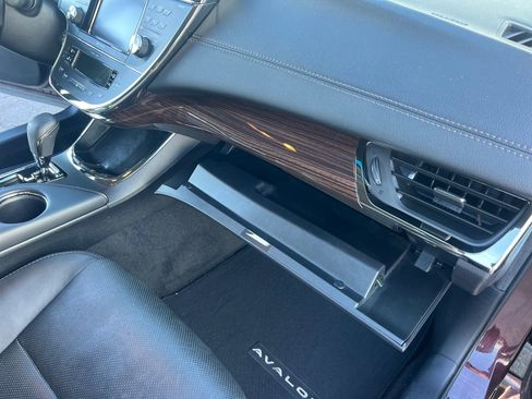 Used 2013 Toyota Avalon Limited image 24