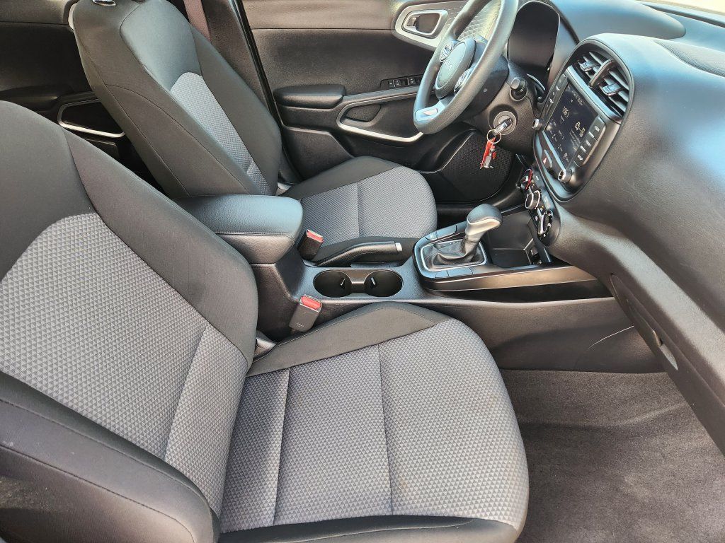 Used 2025 Kia Soul LX w/ LX Technology Package FWD image 18
