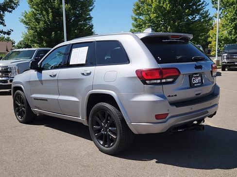 Used 2019 Jeep Grand Cherokee Altitude AWD/4WD image 17