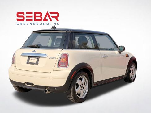 Used 2010 MINI Cooper Hardtop image 5