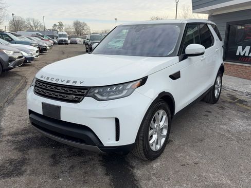 Used 2017 Land Rover Discovery SE image 1