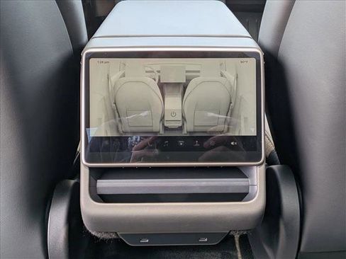 Used 2026 Tesla Model Y 2WD image 17