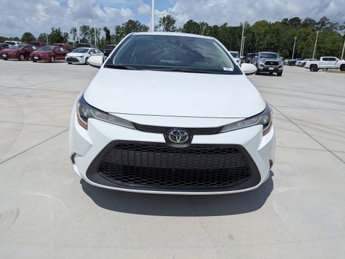 Used 2021 Toyota Corolla LE image 2