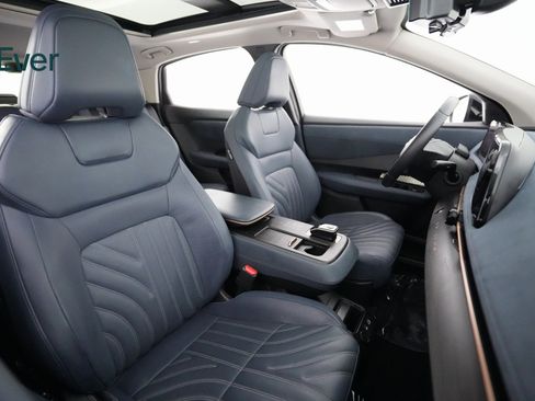 Used 2023 Nissan Ariya image 8