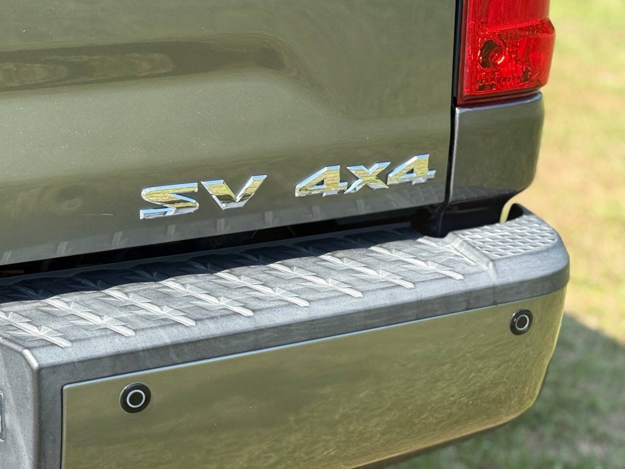 Used 2017 Nissan Titan SV AWD/4WD image 9