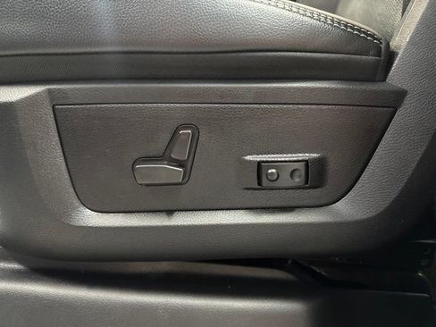 Used 2024 RAM 2500 Laramie AWD/4WD image 32