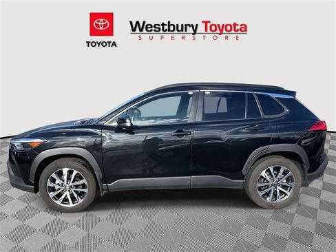 Certified 2023 Toyota Corolla Cross XLE image 11