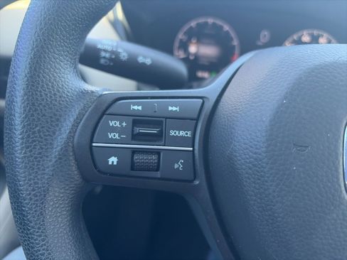 Used 2025 Honda HR-V LX image 16