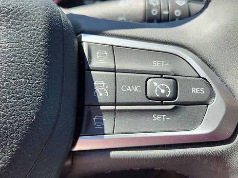 Used 2023 Jeep Compass Limited image 16