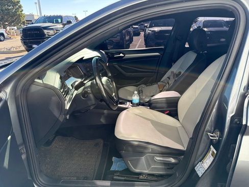 Used 2019 Volkswagen Jetta R-Line FWD image 2
