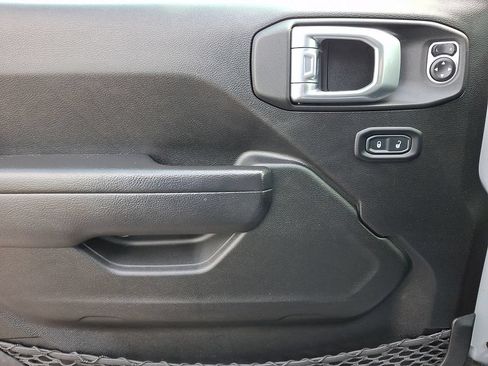 Used 2022 Jeep Wrangler Sport AWD/4WD image 15