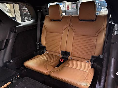 Used 2018 Land Rover Discovery HSE AWD/4WD image 37