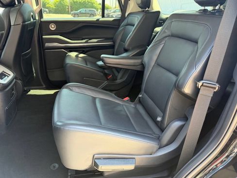 Used 2025 Lincoln Navigator Reserve AWD/4WD image 30