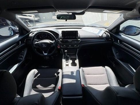 Used 2018 Honda Accord Sport image 11