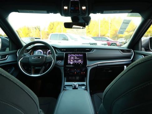 New 2025 Jeep Grand Cherokee Laredo X w/ Trailer Tow Package image 31