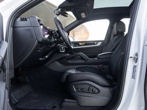 Certified 2026 Porsche Cayenne AWD/4WD image 24